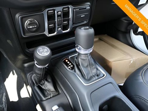 New 2025 Jeep Wrangler Unlimited Sahara AWD/4WD image 24