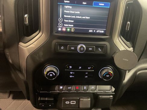 Used 2022 Chevrolet Silverado 2500 Custom w/ Custom Value Package image 10