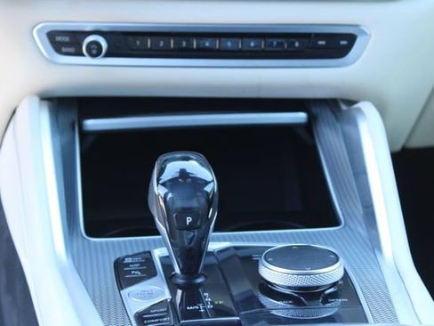 Used 2021 BMW X6 xDrive40i w/ M Sport Package AWD/4WD image 18