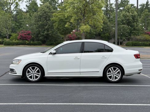 Used 2017 Volkswagen Jetta SEL FWD image 4