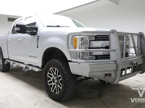 Used 2017 Ford F250 Lariat w/ Lariat Ultimate Package AWD/4WD image 6
