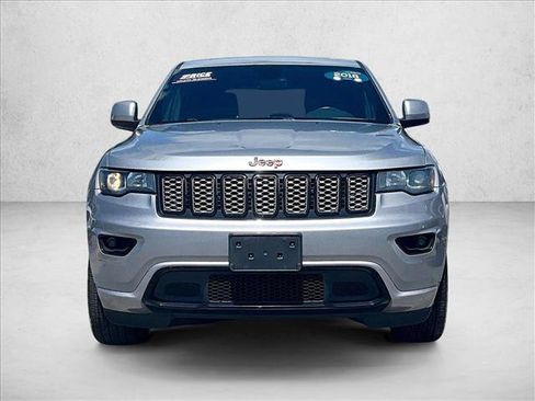 Used 2018 Jeep Grand Cherokee Altitude AWD/4WD image 3