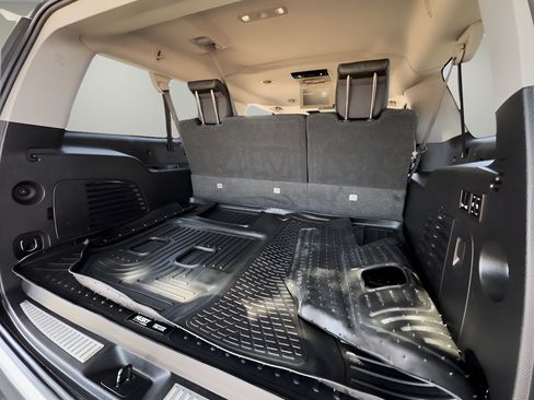 Used 2018 Chevrolet Suburban Premier AWD/4WD image 27