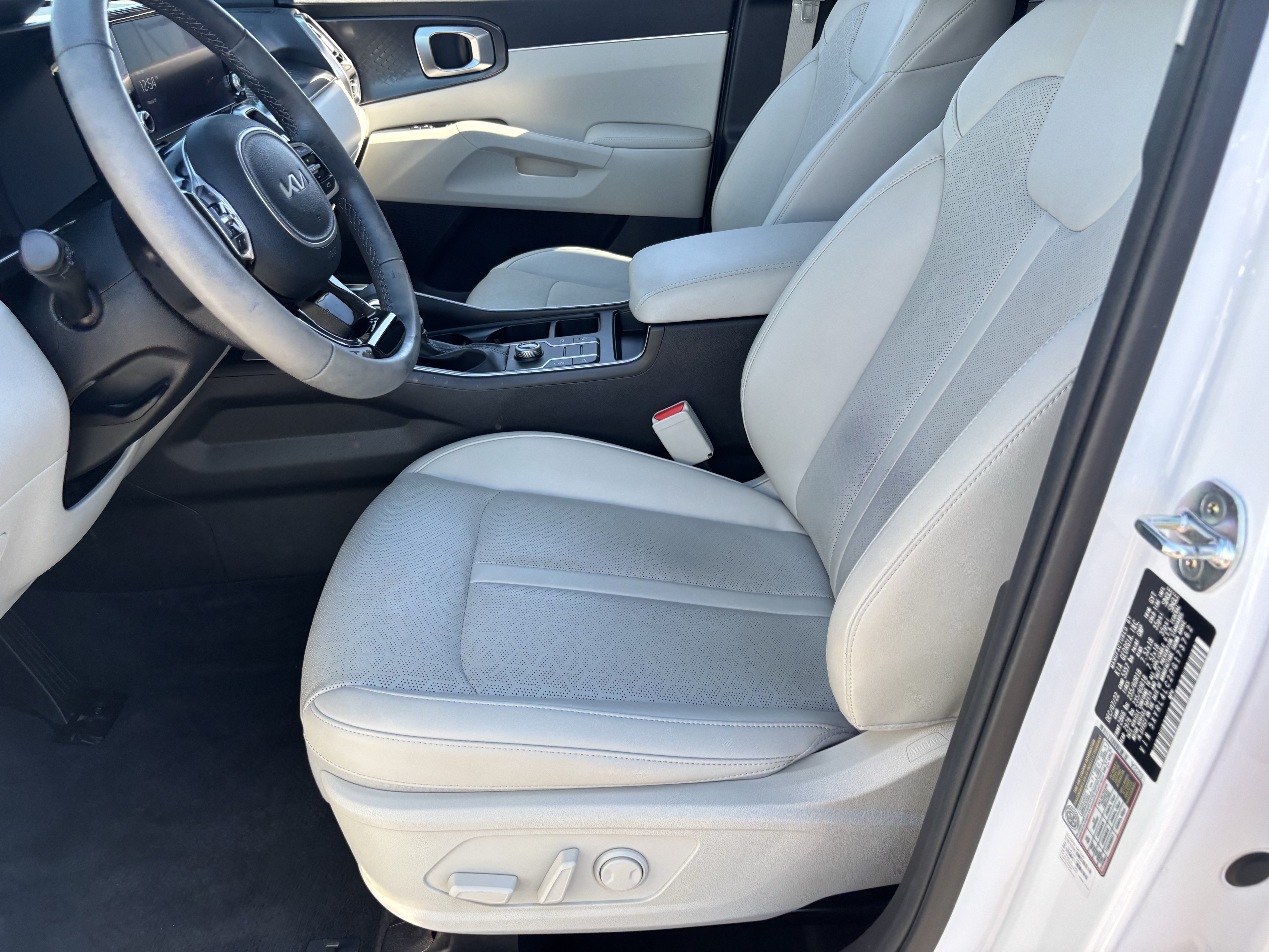 Used 2023 Kia Sorento S w/ Panoramic Sunroof Package FWD image 17