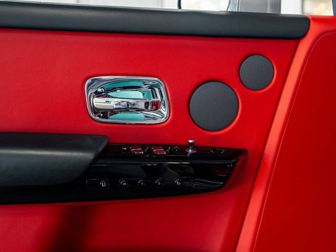 Used 2022 Rolls-Royce Phantom Sedan image 33