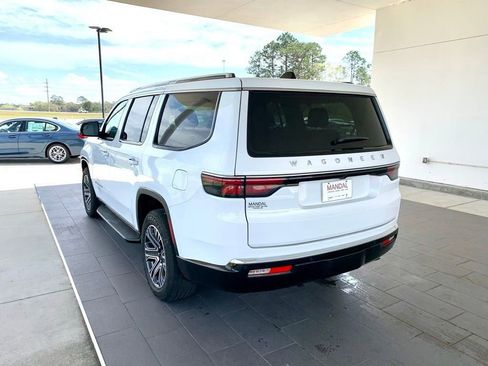 Used 2025 Jeep Wagoneer Series II w/ 8-Passenger Seating Package image 7