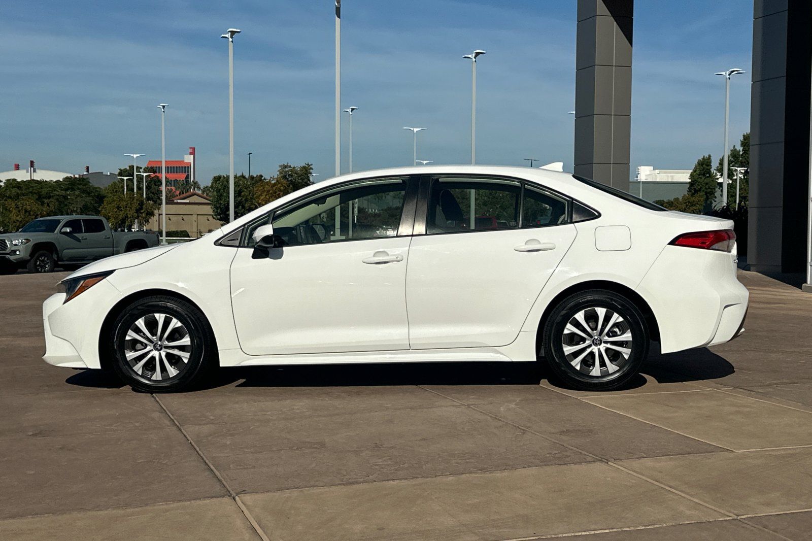 Used 2022 Toyota Corolla LE FWD image 8