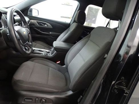Used 2023 Chevrolet Traverse LT AWD/4WD image 2