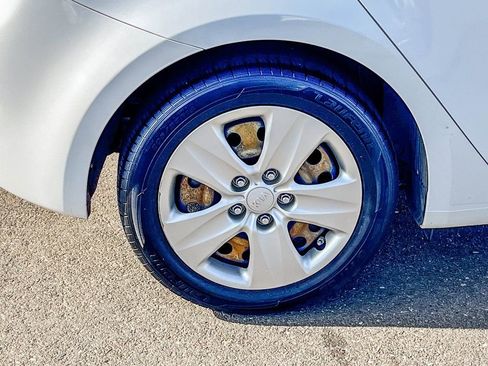 Used 2016 Kia Forte LX image 14