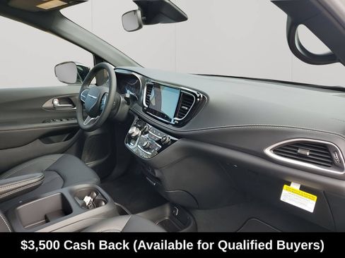 New 2026 Chrysler Pacifica Select FWD image 16