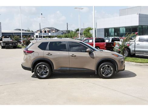 Used 2024 Nissan Rogue SV FWD image 6