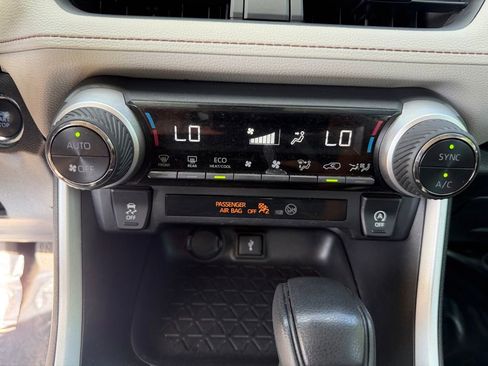 Used 2021 Toyota RAV4 XLE FWD image 23