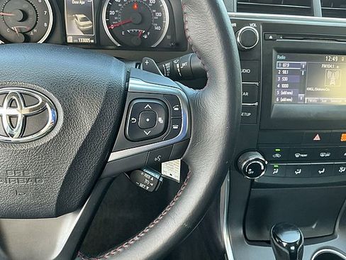 Used 2016 Toyota Camry SE image 19