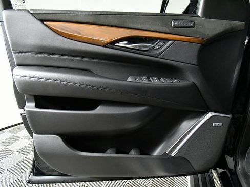 Used 2019 Cadillac Escalade ESV Premium Luxury image 22