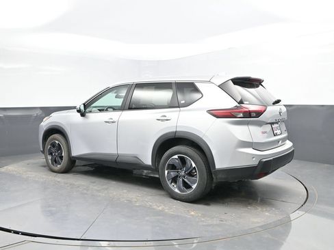 Used 2024 Nissan Rogue SV FWD image 5