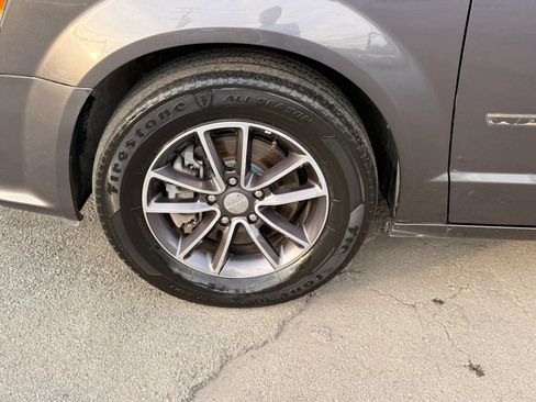 Used 2017 Dodge Grand Caravan SXT FWD image 30