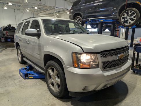 Used 2013 Chevrolet Tahoe LTZ AWD/4WD image 3