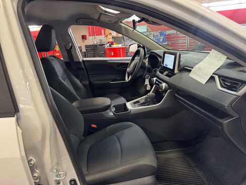 Certified 2025 Toyota RAV4 LE AWD/4WD image 19