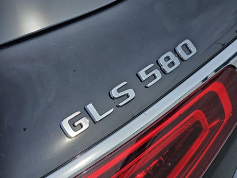 Used 2021 Mercedes-Benz GLS 580 4MATIC image 13