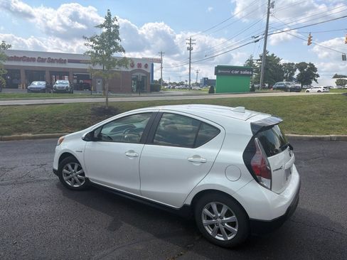 Used 2017 Toyota Prius C Two FWD image 4
