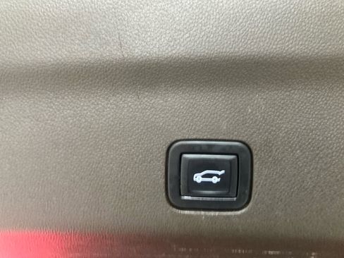 Used 2023 Cadillac Escalade Premium Luxury image 19