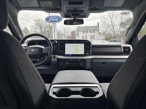 New 2025 Ford F250 XLT w/ Black Appearance Package image 32