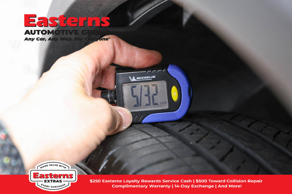 Used 2023 Nissan Rogue S AWD/4WD image 29