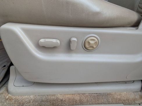 Used 2011 Chevrolet Suburban LTZ image 14