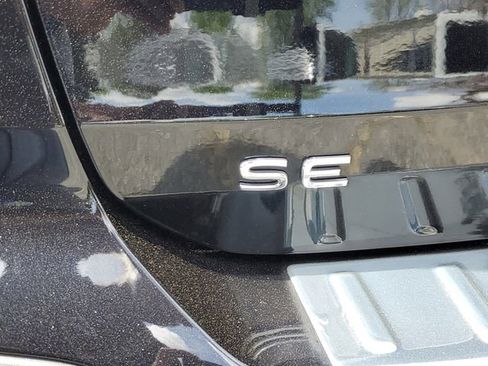 Certified 2023 Volkswagen Taos SE image 7