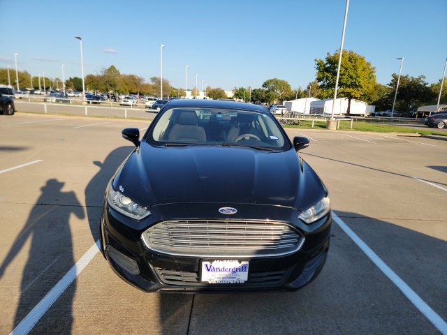 Used 2016 Ford Fusion SE FWD image 2
