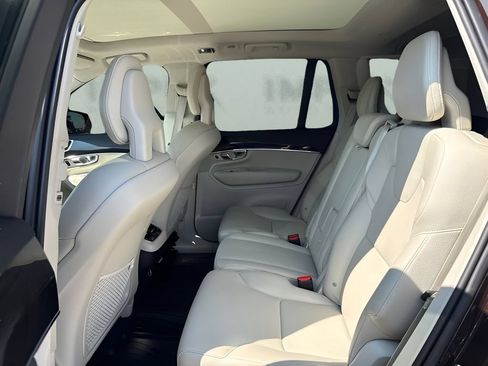 Used 2018 Volvo XC90 T6 Momentum w/ Momentum Plus Package AWD/4WD image 13