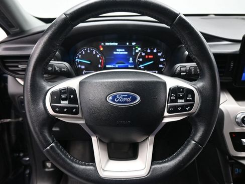Certified 2024 Ford Explorer XLT RWD image 12
