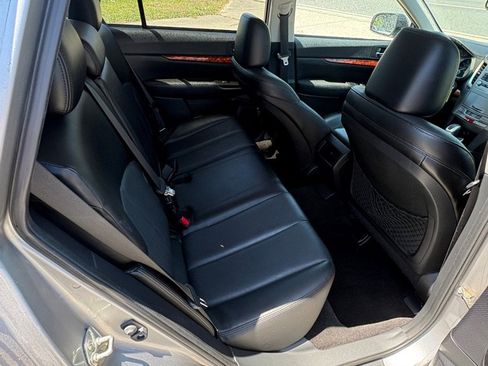 Used 2011 Subaru Outback 2.5i Limited w/ PWR Moonroof Pkg AWD/4WD image 7