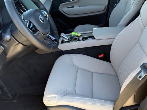 New 2026 Volvo XC90 B6 Plus w/ Protection Package Premier image 18