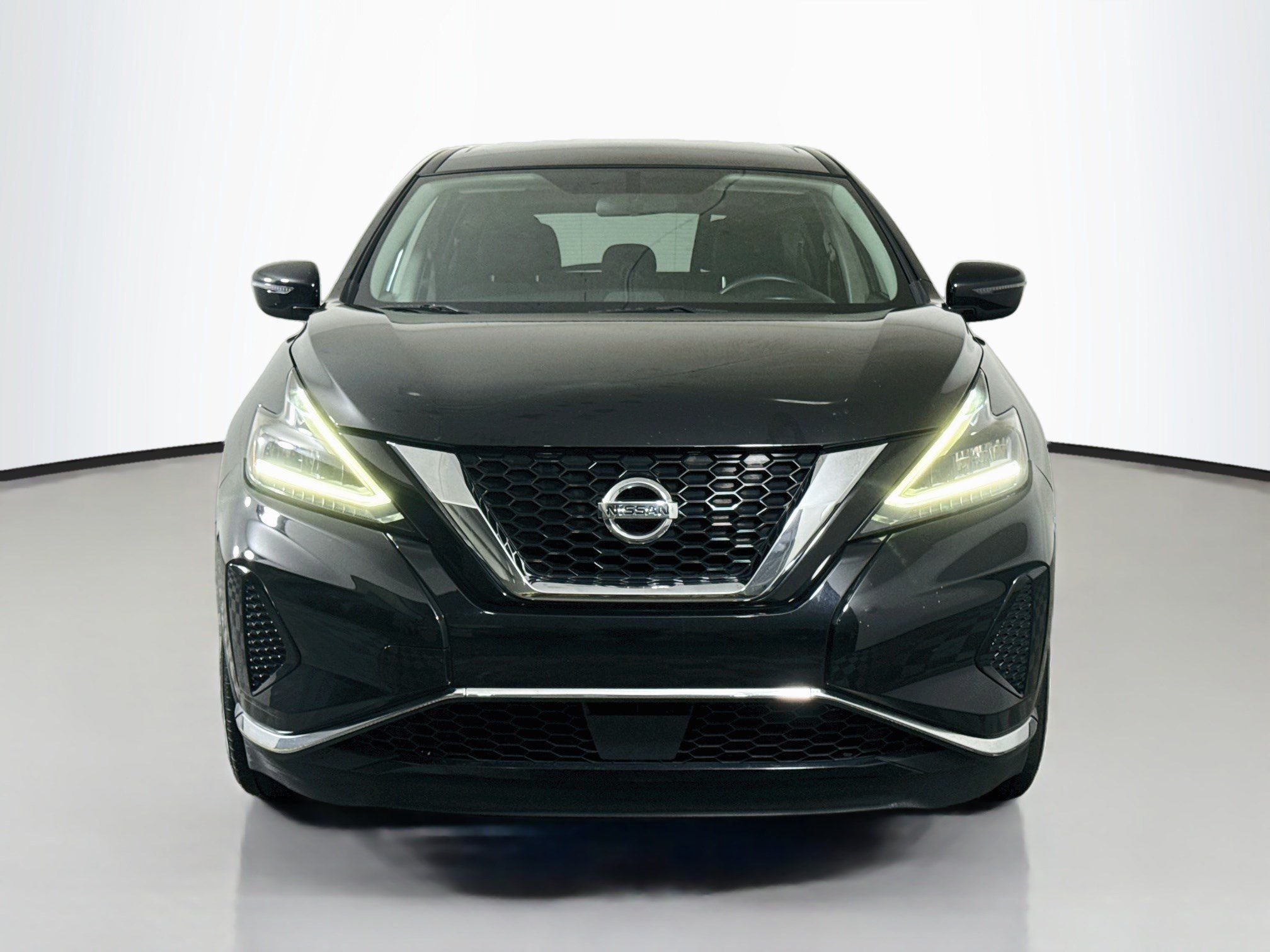 Used 2019 Nissan Murano S FWD image 2