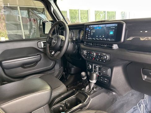 Used 2024 Jeep Gladiator Sport image 21