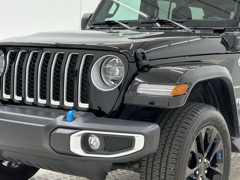 Used 2022 Jeep Wrangler Unlimited Sahara w/ Cold Weather Group AWD/4WD image 12