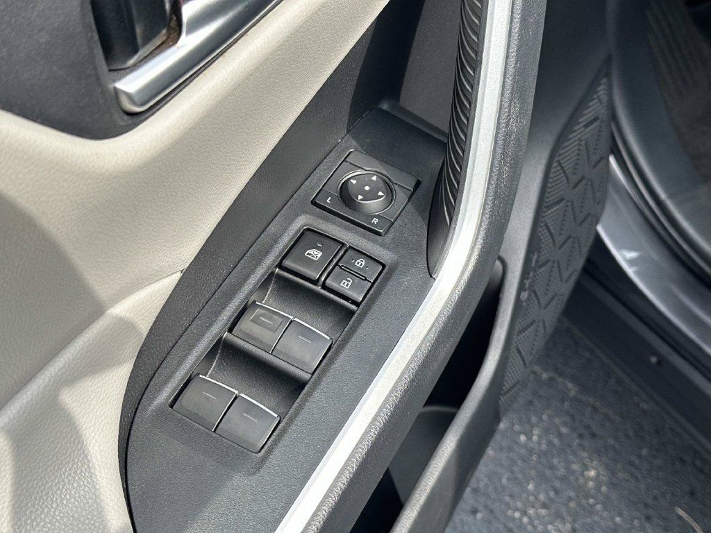 Used 2025 Toyota RAV4 XLE FWD image 19