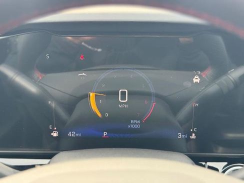 New 2025 Chevrolet Trax RS w/ Sunroof Package image 4