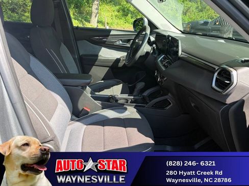 Used 2024 Chevrolet TrailBlazer LT FWD image 28