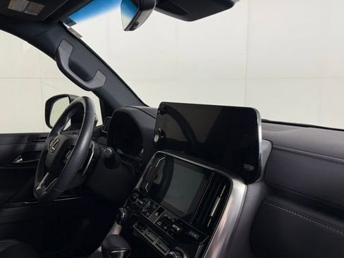 Used 2024 Lexus LX 600 4WD w/ Premium Package image 36