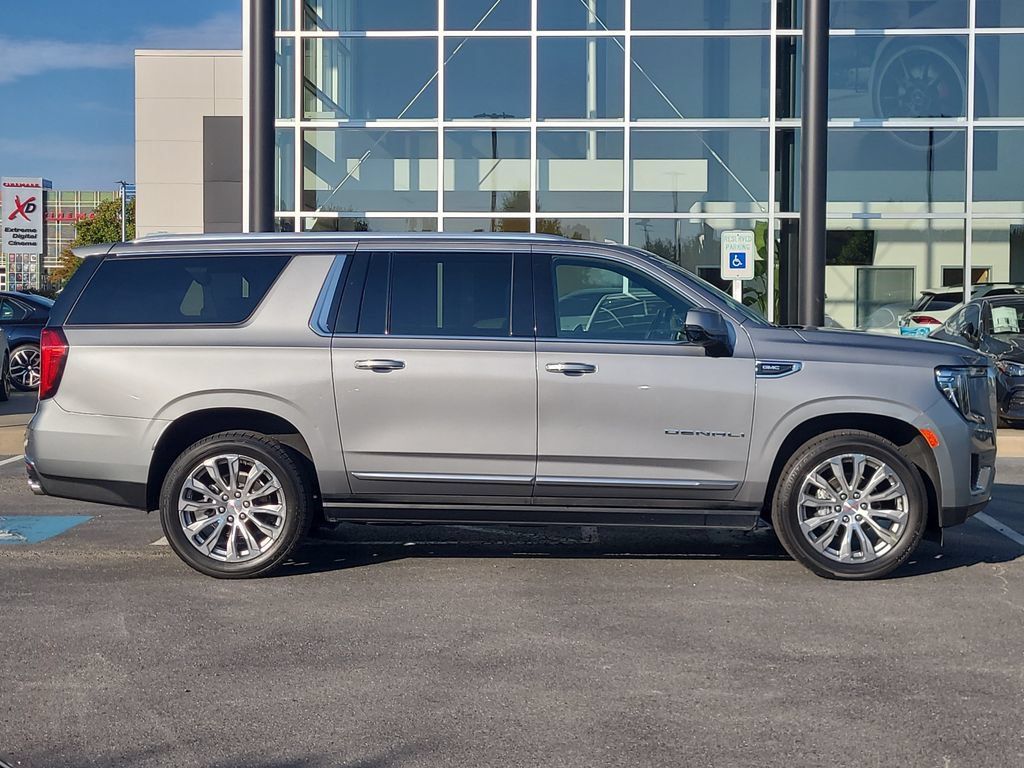 Used 2023 GMC Yukon XL Denali AWD/4WD image 2