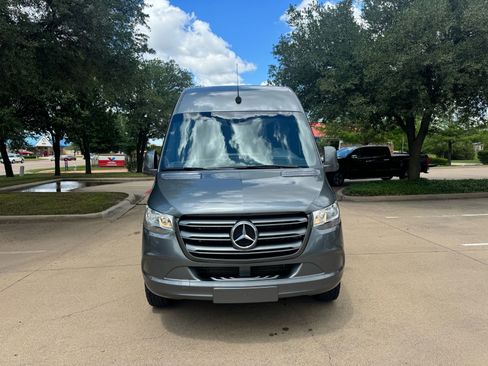 Used 2019 Mercedes-Benz Sprinter 2500 image 3