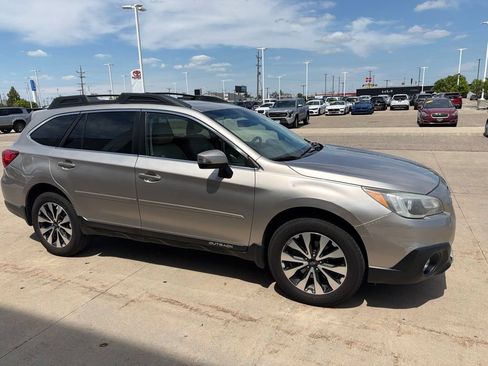 Used 2017 Subaru Outback 2.5i Limited AWD/4WD image 3