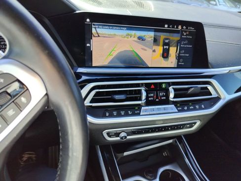 Used 2021 BMW X7 M50i w/ Dynamic Handling Package AWD/4WD image 8