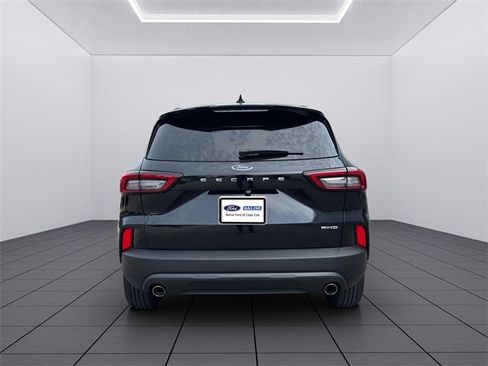 Used 2025 Ford Escape ST-Line w/ Cold Weather Package image 5