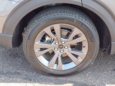 Used 2023 Ford Explorer XLT w/ Equipment Group 202A RWD image 10