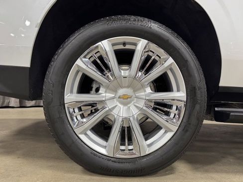 Used 2023 Chevrolet Suburban High Country w/ Advanced Technology Package image 39