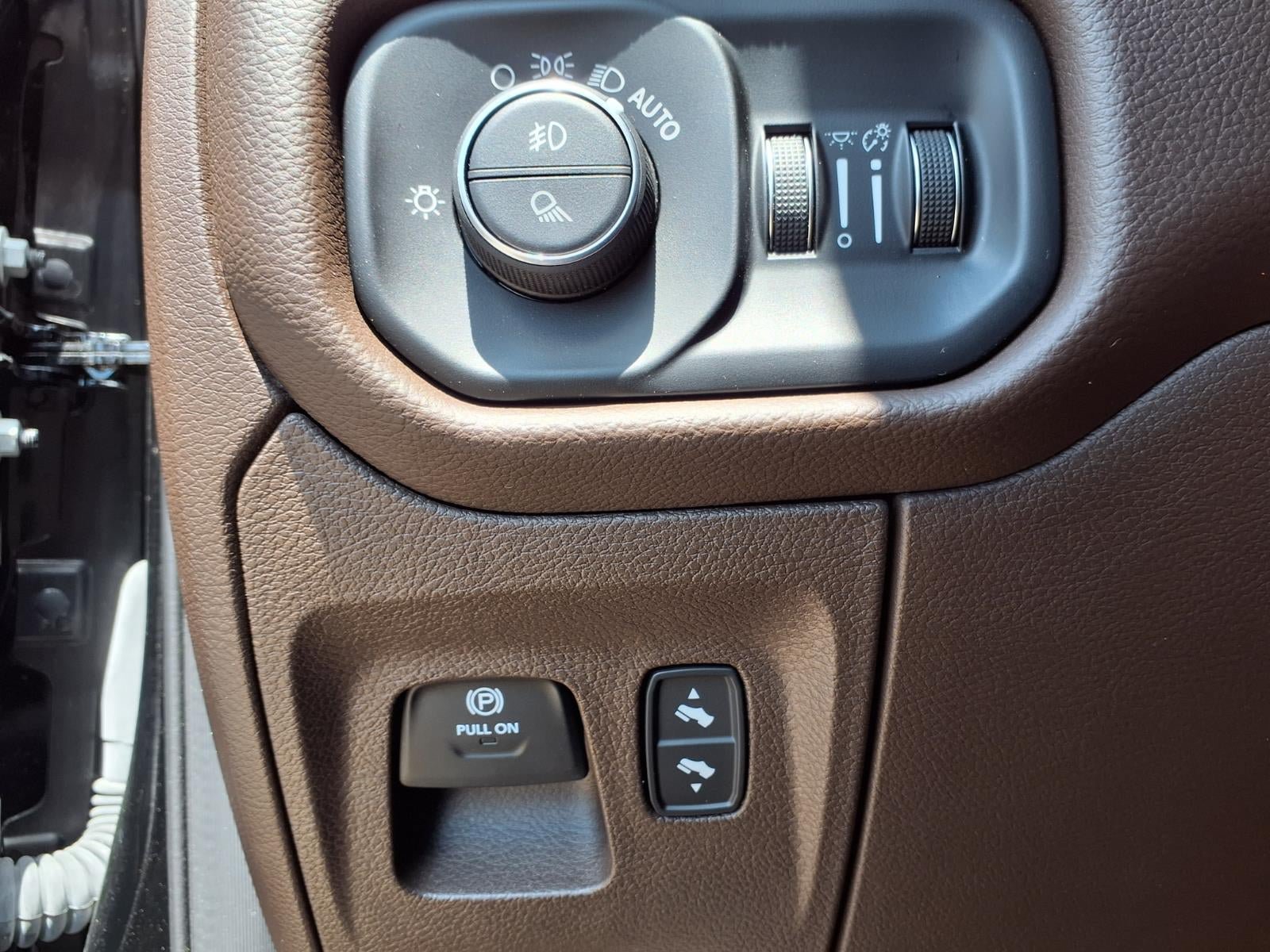 Used 2025 RAM 1500 Laramie AWD/4WD image 16