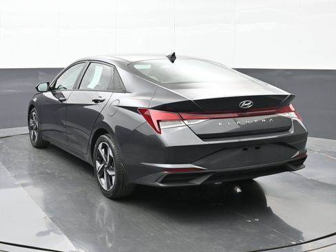 Used 2023 Hyundai Elantra SEL w/ Convenience Package FWD image 2